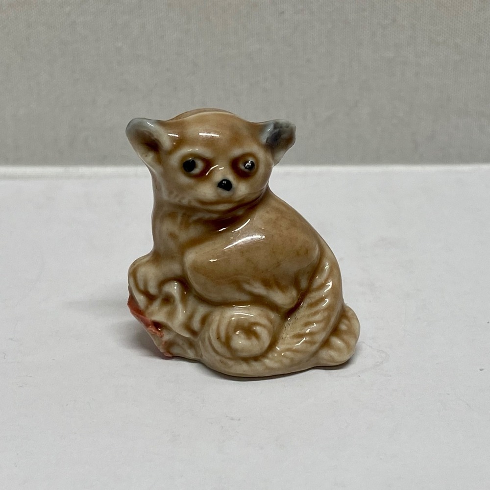 Vintage England Wade Whimsies Bush Baby Lemur 1.25" Porcelain Mini Figurine GUC